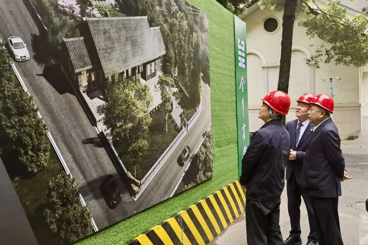 省尊龙凯时集团党委书记、董事长游勇到金牛宾馆调研张大千旧居保护修缮及环境整治工作