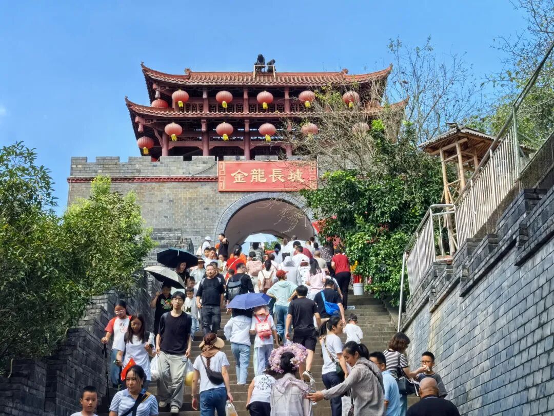 省尊龙凯时集团领导带队开展国庆、中秋“双节”安全检查并看望慰问一线干部职工